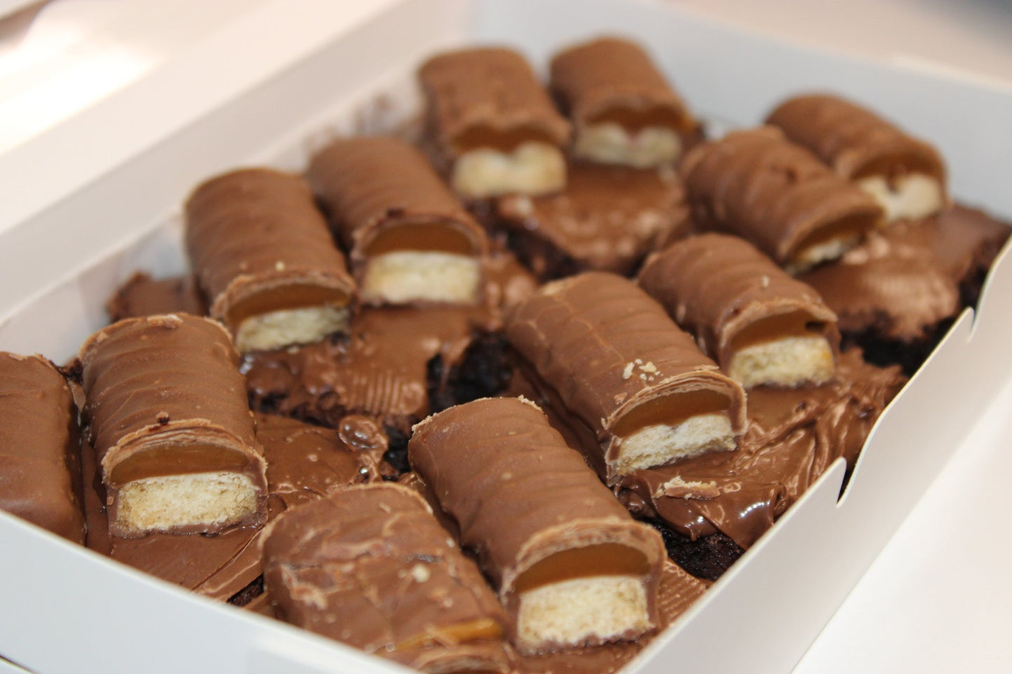 Twix feltétes brownie (6 db)